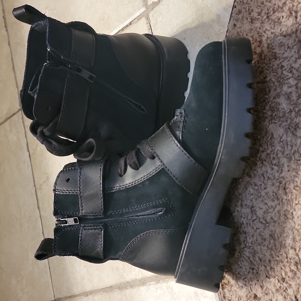 Ugg Zorrah Boot - Picture 5 of 9